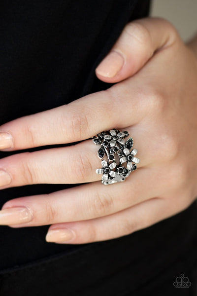Gardenia Gleam - Black Ring - Paparazzi