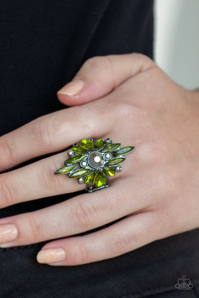 Stand Back - Green Ring - Paparazzi