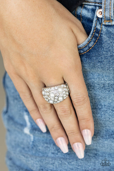 Gatsbys Girl - White Ring - Paparazzi