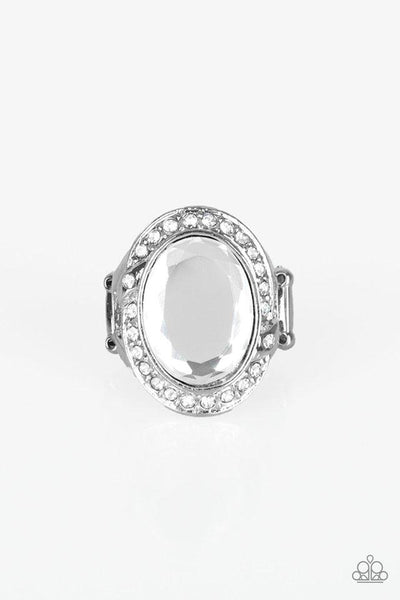 Queen Scene - White Ring - Paparazzi