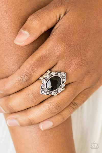 Power Behind The Throne - Black Ring - Paparazzi