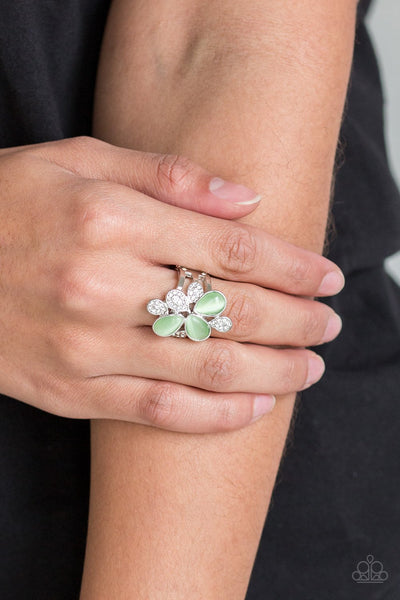 Diamond Daises - Green Ring - Paparazzi