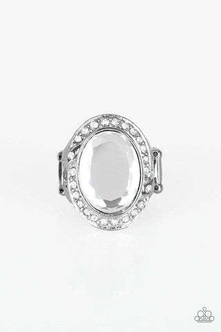 Queen Scene - White Ring - Paparazzi
